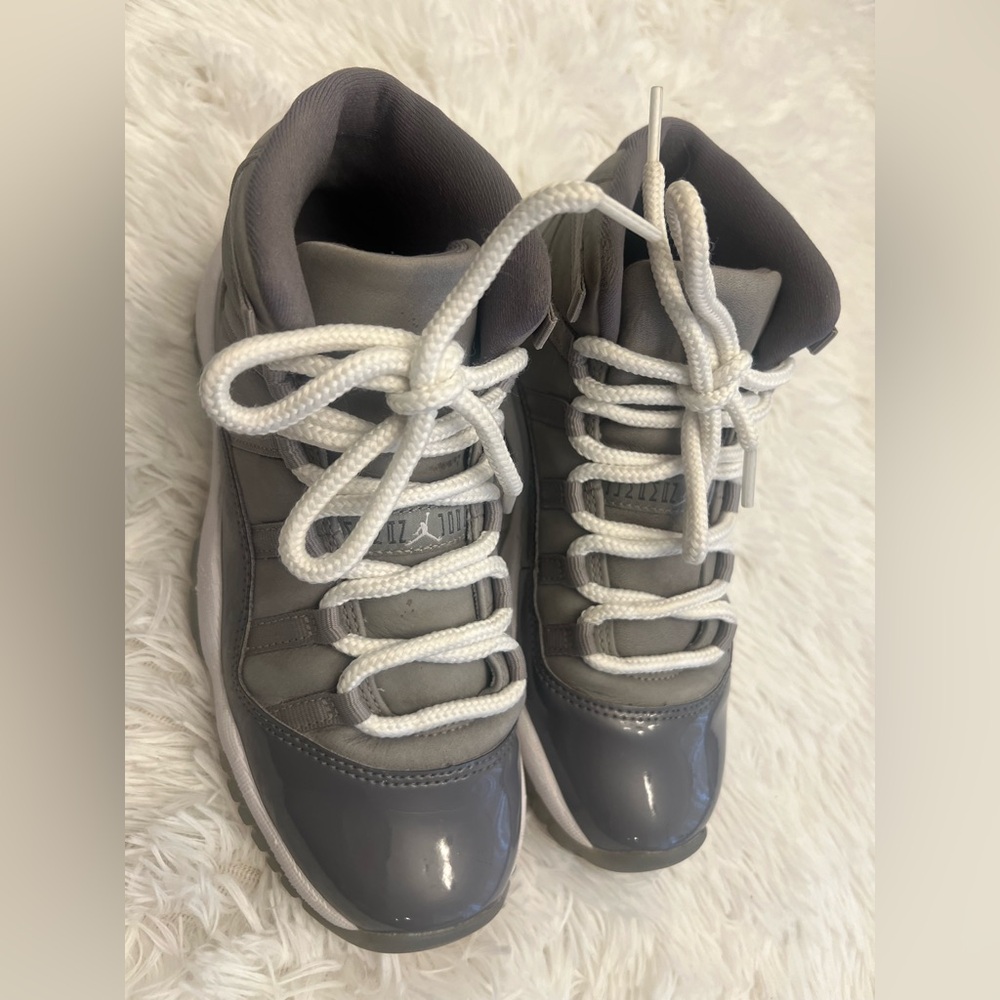 Men’s shoes size 5Y